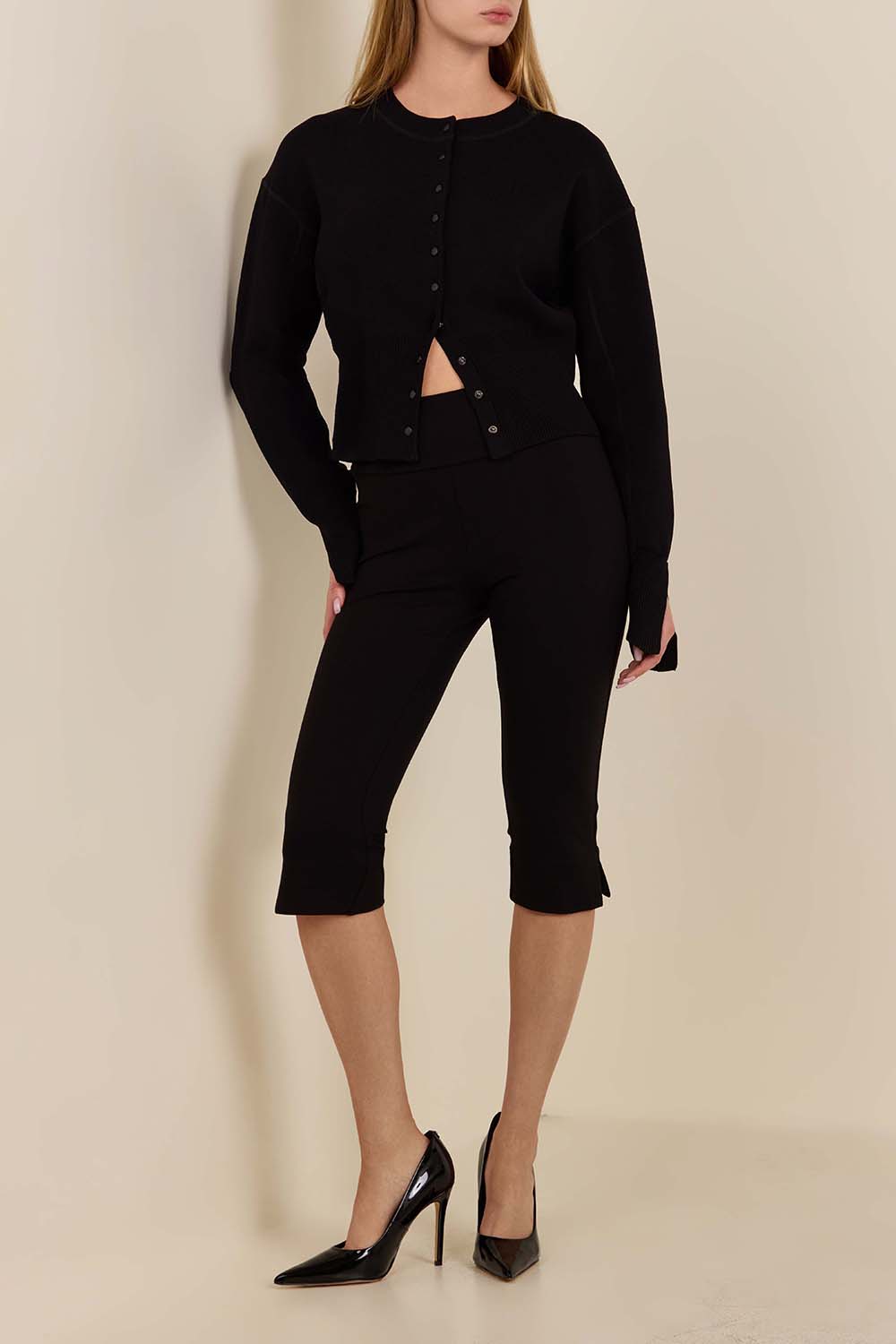 תמונת כל הלוק של קרדיגן לואי